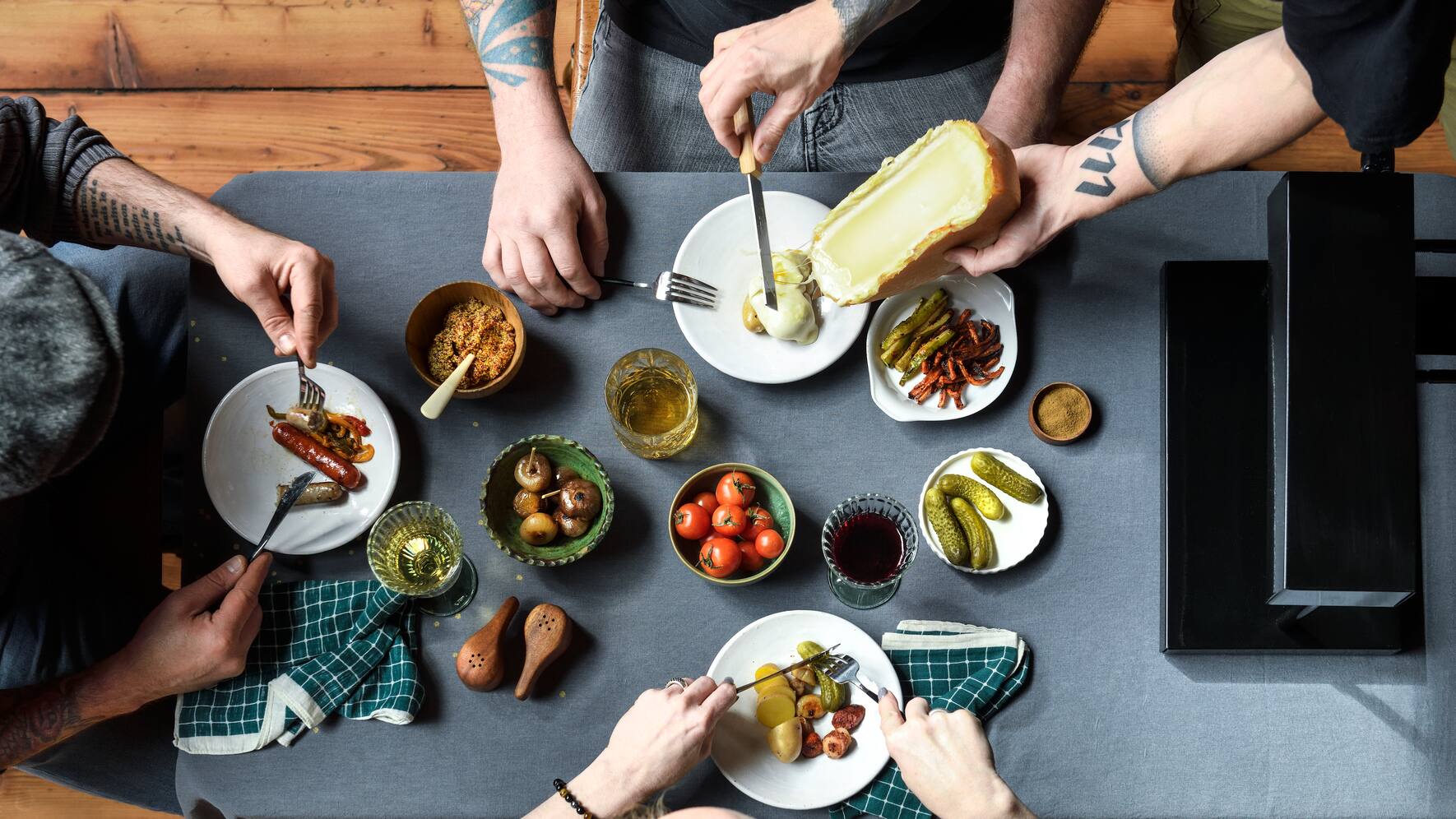 Fondue et raclette à la même table