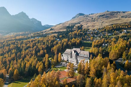 Suvretta House im Herbst