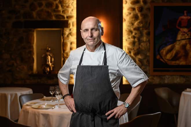 Satigny, 26 octobre 2023. Reportage sur la préparation et le service d'un lièvre à la royale et ses déclinaisons par le chef Philippe Chevrier au domaine de Châteauvieux. ©François Wavre | Lundi13