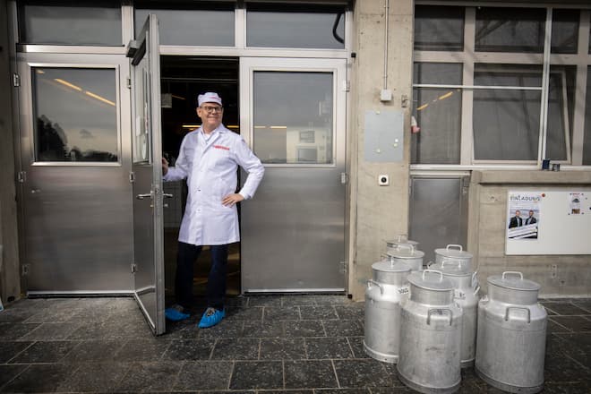 Emmentaler AOP Schaukäserei mit Stefan Gasser Direktor Emmentaler Switzerland 2022