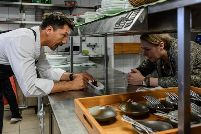 Vufflens-le-Château, 28 novembre 2021.Déjeuner à quatre mains chez Guy Ravet, rejoint par le chef Franck Reynaud.©François Wavre | Lundi13