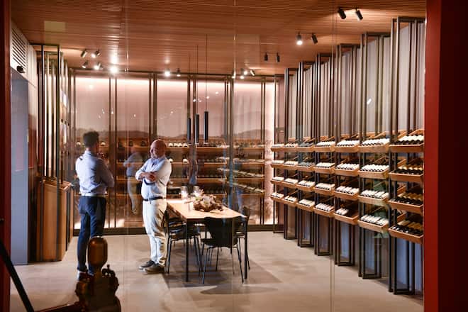 moderne Vinothek in Cavaion