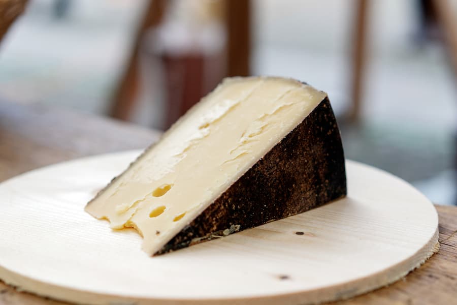 Rona Diem Chum Chum Chauf Chäs Helvetiaplatz Markt Käsestand