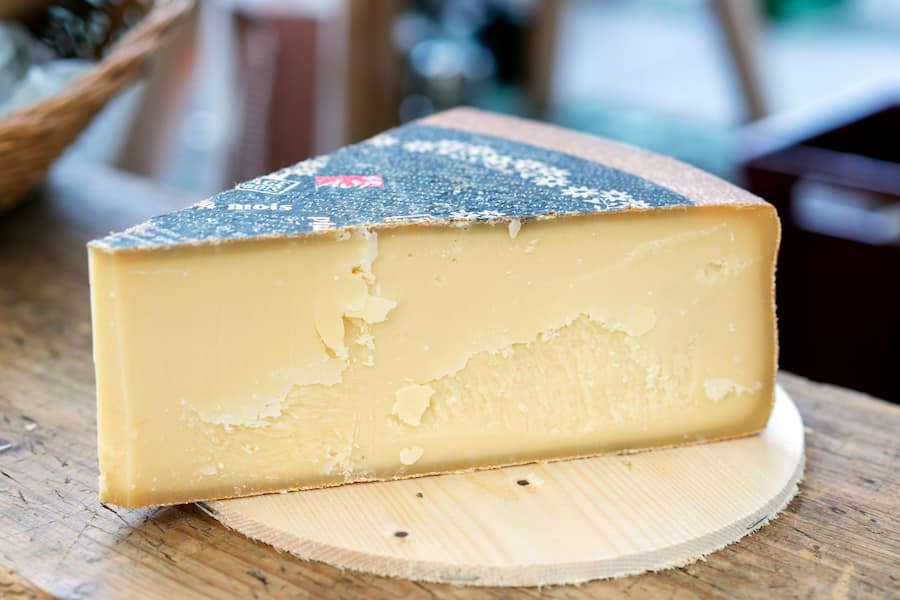 Rona Diem Chum Chum Chauf Chäs Helvetiaplatz Markt Käsestand