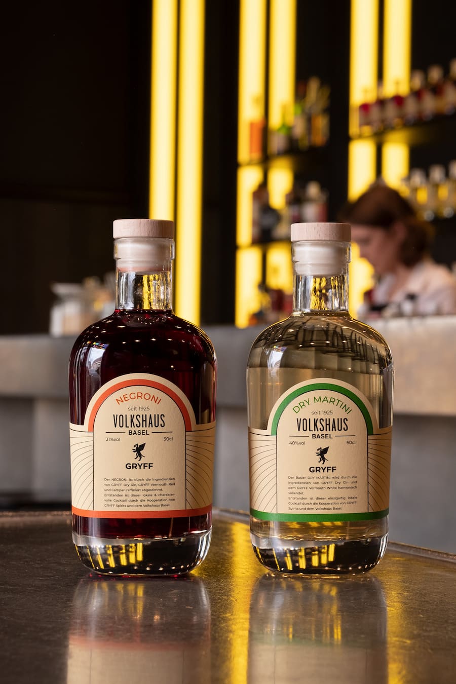 Flying Bar: Wenn der Prophet nicht zum Berg kommt, kommt der Berg zum Propheten? So oder so ähnlich verhält es sich im Boutique-Hotel Volkshaus Basel – da nämlich kommt die Bar neuerdings zum Gast und serviert lokal produzierten Negroni quasi zwischen die Laken.