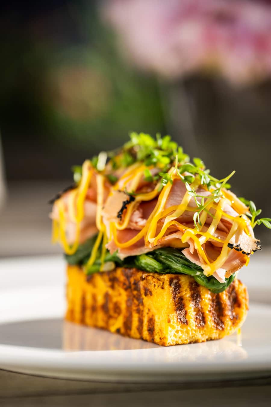 Heiko Nieder, Frühstück im The Dolder Grand, Zürich Hotel des Jahres 2024Gericht: Armer Ritter, Brioche, Blattspinat, Trüffelschinken, Trüffelmayonnaise, Eigelb