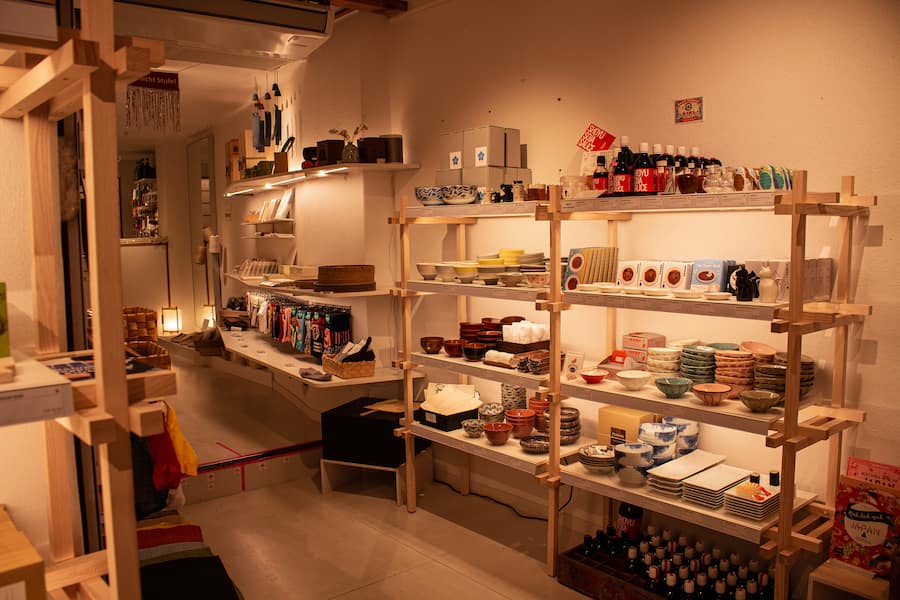 Der minimalstische Stil Japans zieht sich wie ein roter Faden durch die Zimmer. 20.10.23. Japanisch Wohnen. Sydney Karolewski