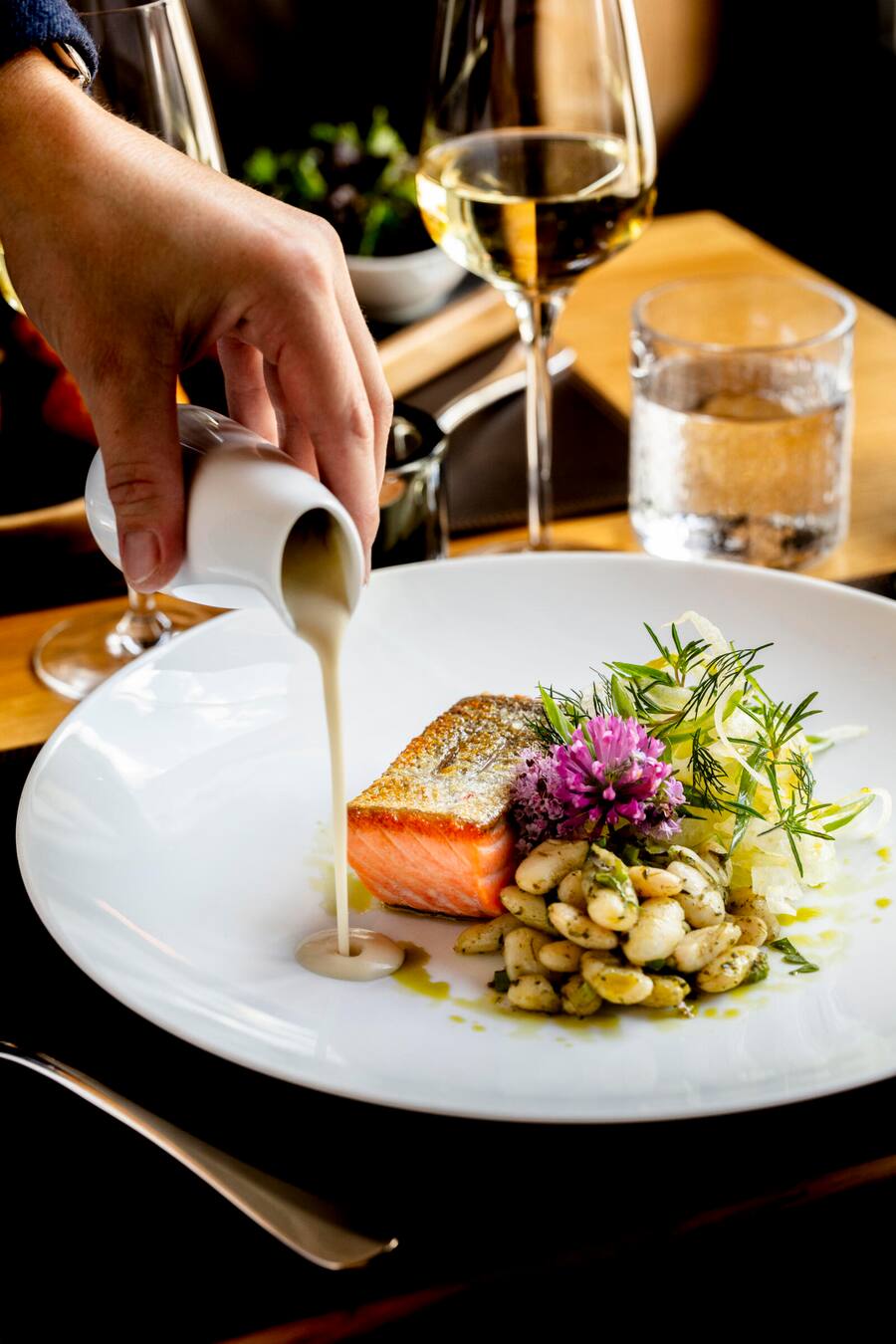 Gericht:Â Truite de la Neirivue, Haricots blancs, fenouil, Sauce citron vert et aneth.