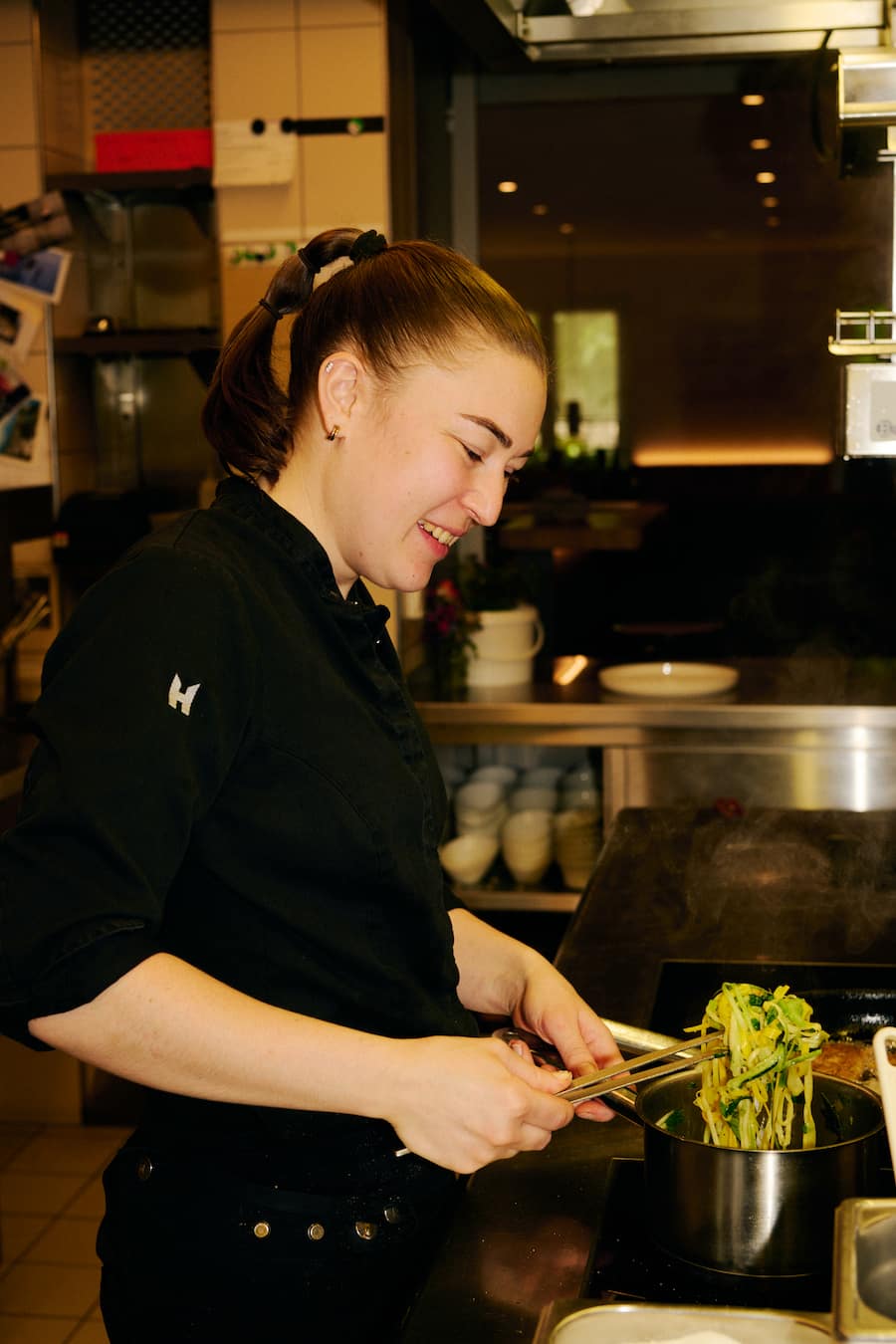 GMC Rest. Augarten Untere Steig 15, 8462 Rheinau ZH Rubrik Schweizer FleischSchwestern Nicole (Gastgeberin) und Anica (Köchin) Schmid