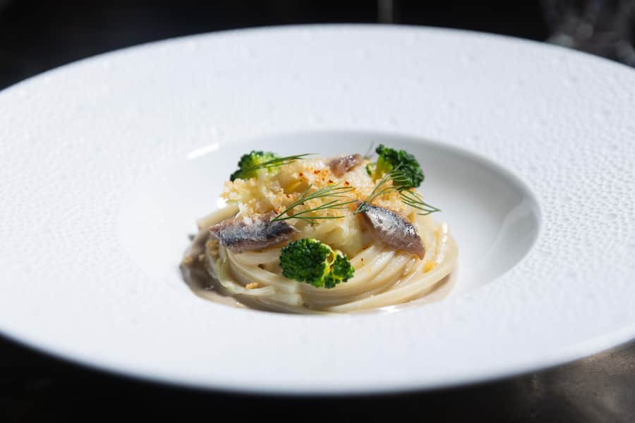 Marco Ortolani Eden au Lac La Reserve-Restaurant GERICHT: Senatore Cappelli-Marzemi Sardellen, Brokkoli, Zitronen mollica Fotografiert am 27.08.2024