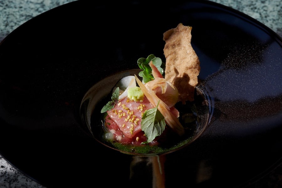 Gericht: Balfego Tuna Daikon Mioga Shishito Pepper. Chedi, Andermatt, Japanese Restaurant